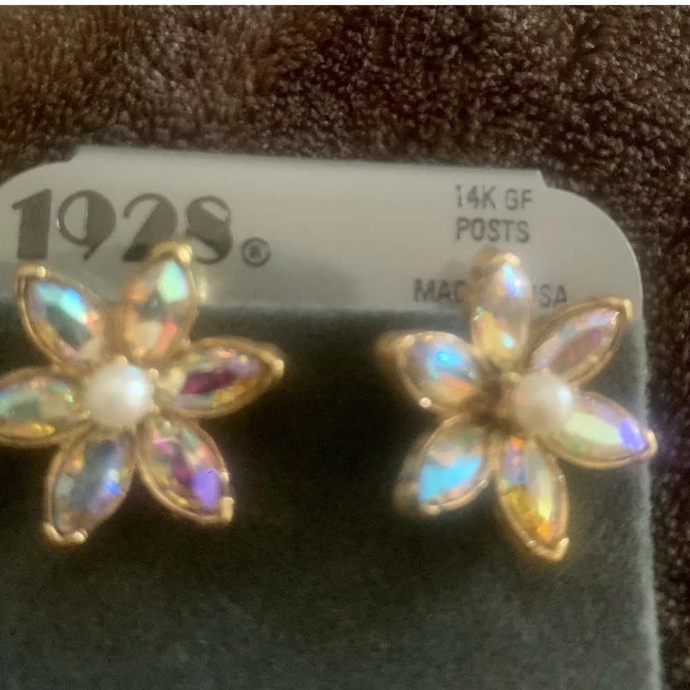 1928 Gold-tone 14kt Post AB Crystal Flower Pearls